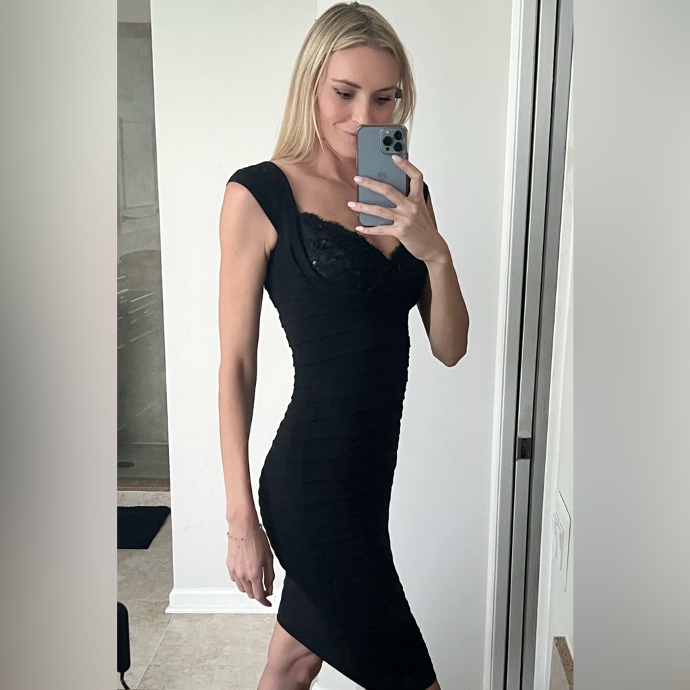 Tadashi formal black cocktail dress. Size 4 stretch form fitting design.